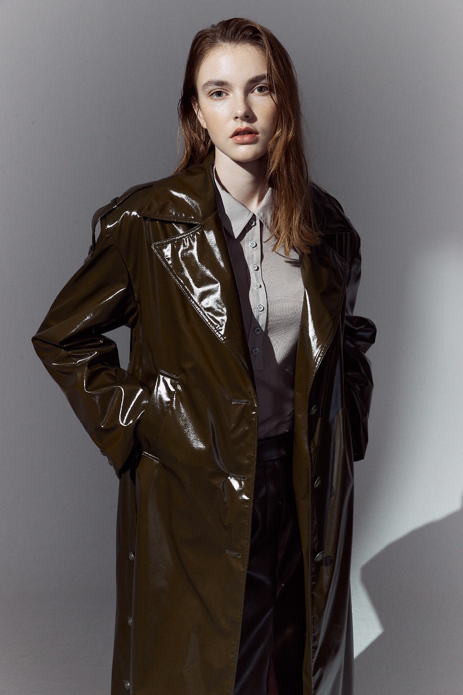 ﻿Glossy Leather Long Coat_Khaki